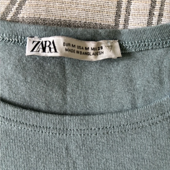 Zara cropped t-shirt - Picture 2 of 3